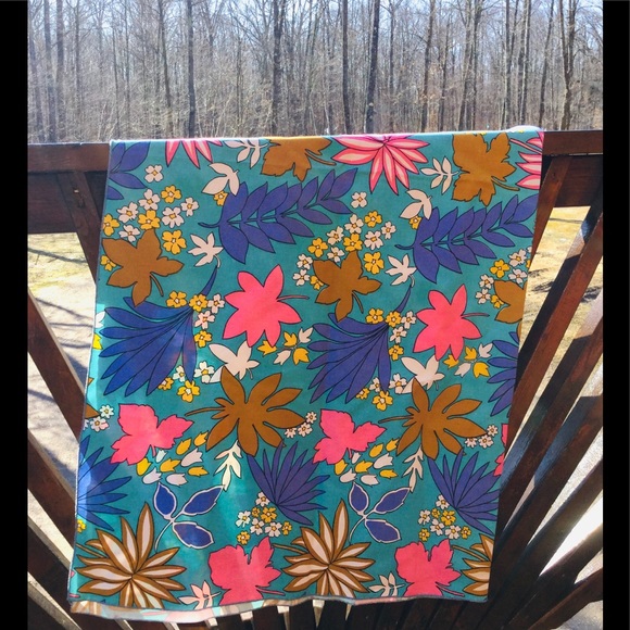 π¦ TURQUOISE FLORAL RETRO Tablecloth Square EUC Boho vibes - Picture 1 of 16